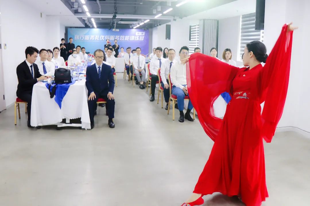 银行工作有绩效吗,银行要持续提升专业化服务水平