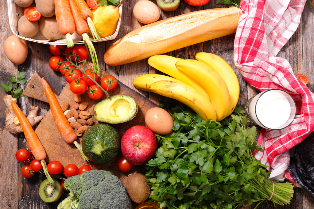 用醋泡脚、热水烫脚、酒精喷脚,能治脚气吗?