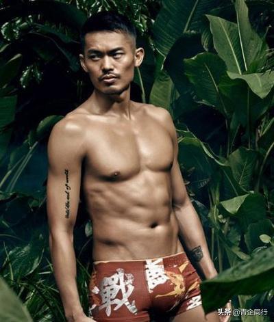 当体育冠军挣钱吗,当健身冠军遇到拳击手