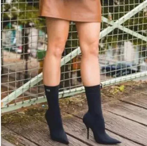 冬天靴子买什么样子的,冬天不建议买的靴子