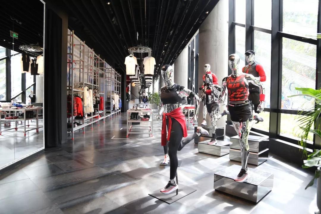 全球首家！耐克开了个新零售体验店！帅到炸