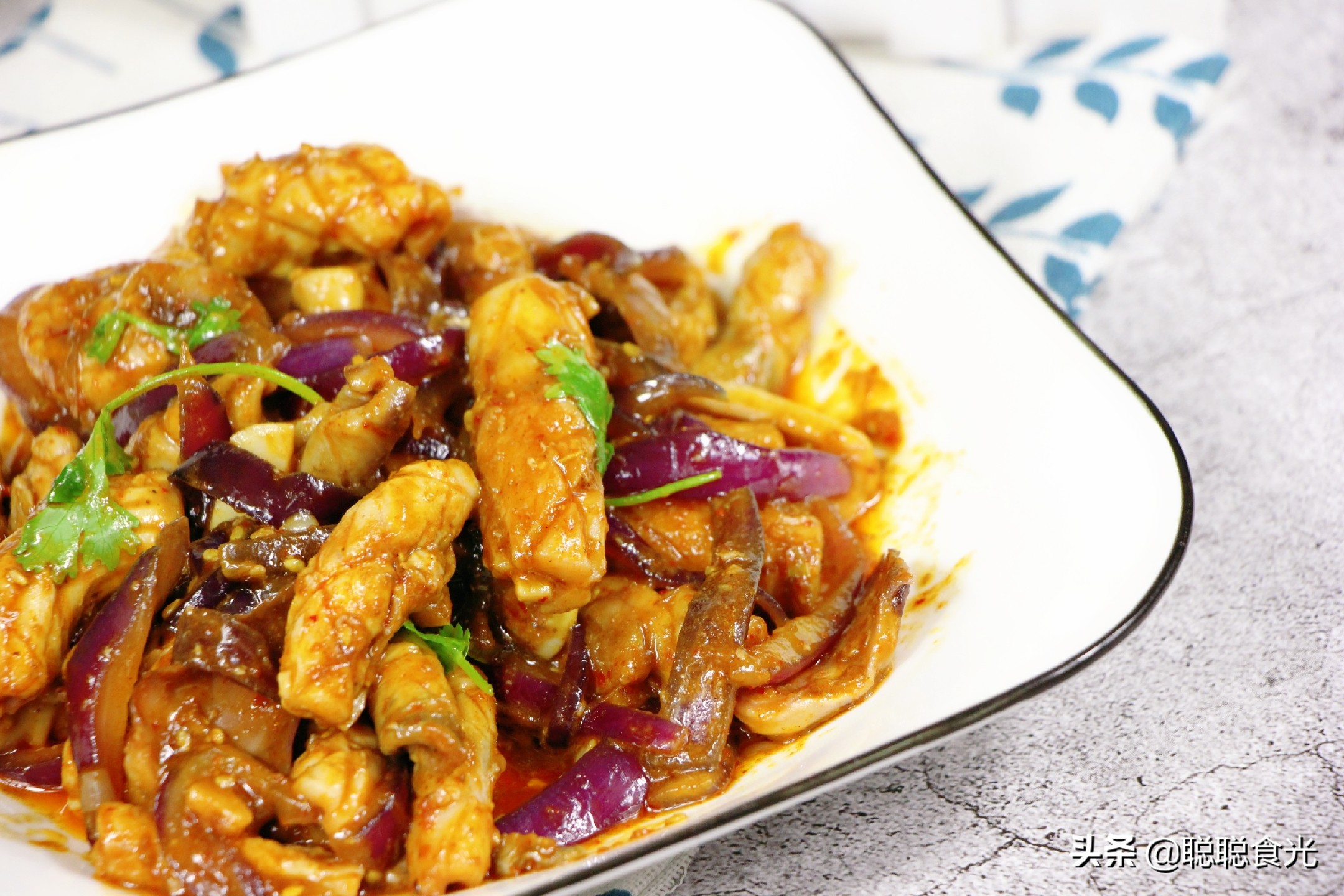 它叫鱼却不像鱼,炒什么鱼好吃又下饭