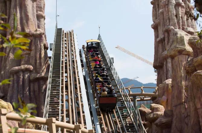 贵安欢乐世界夜场直播,贵安欢乐世界下午开园