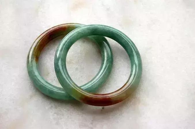 差的玉镯戴久了会变成好玉么,戴了十几年的玉镯子打碎了