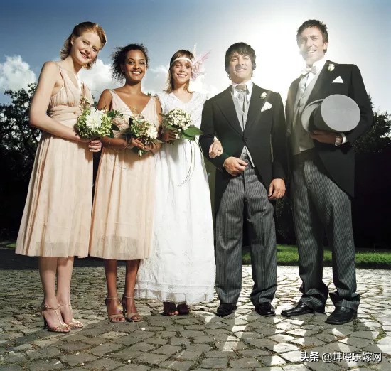 婚礼妈妈礼服挑选攻略,婚礼妈妈怎么穿衣服合适