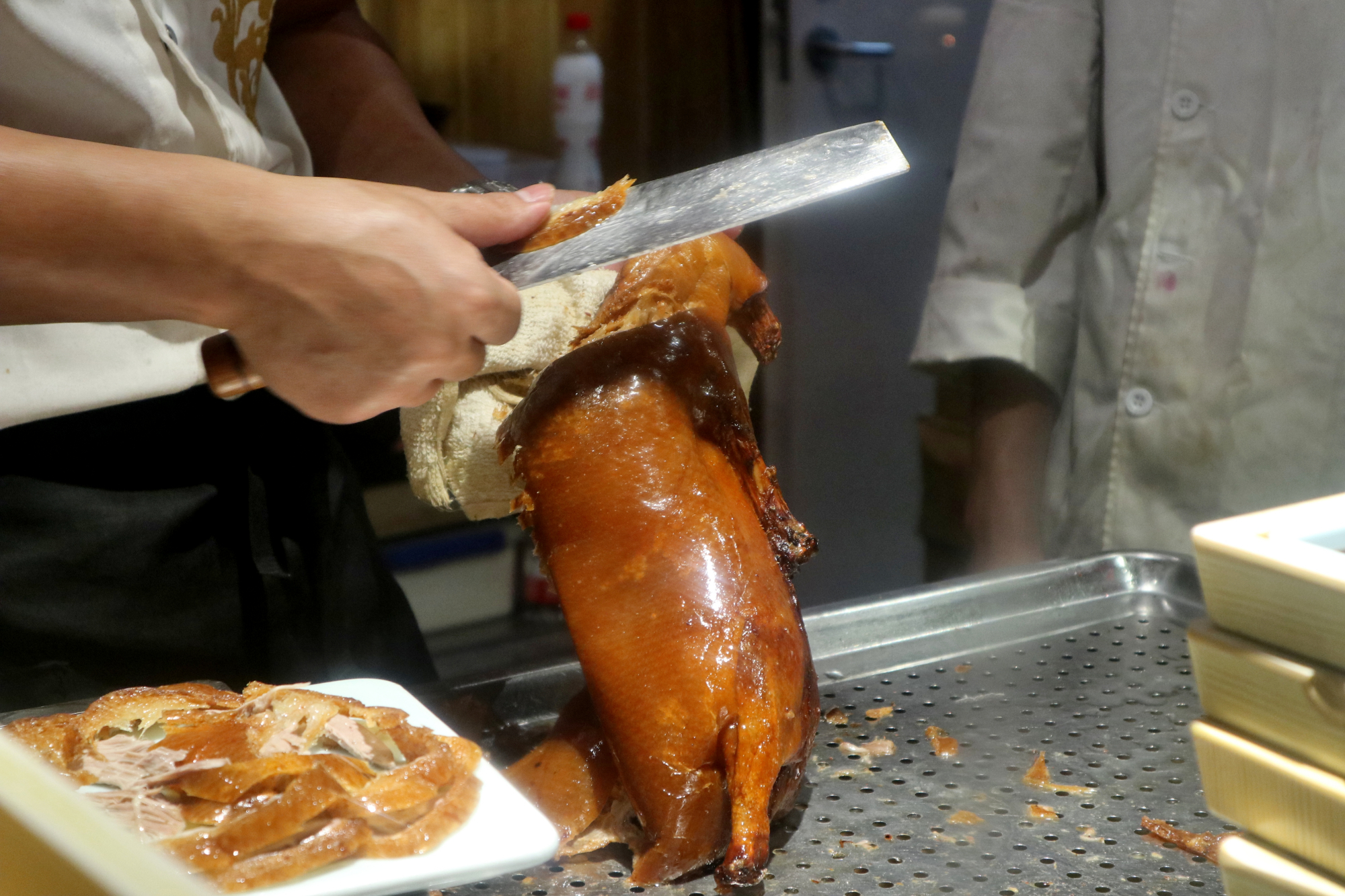 青岛这家北京菜有点牛，一张春饼一天能买几千张，卷肉卷菜都好吃