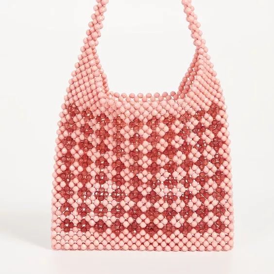 牛油果绿穿出夏季里自己的风格,牛油果色跟什么颜色一起穿才好看