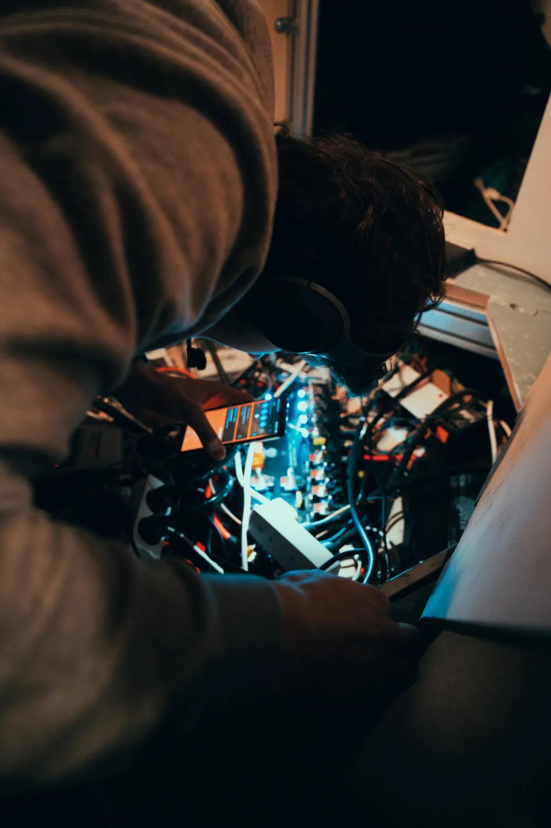 为了测试太空卧室，他们跑去世界上最冷的地方，待了3个月