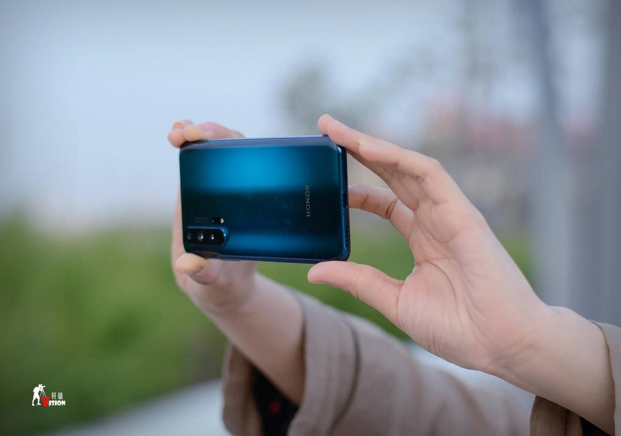 荣耀20pro评测视频,荣耀20与荣耀20pro深度评测