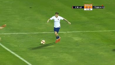 中超外援戏耍本土球员,中超外援过人被打