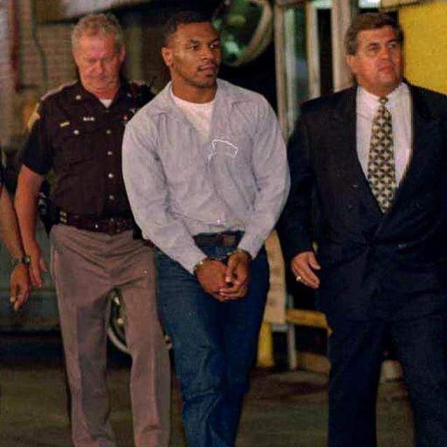 与李小龙齐名的拳霸竟被一腿丧命,能和李小龙一拳打得一样重的人