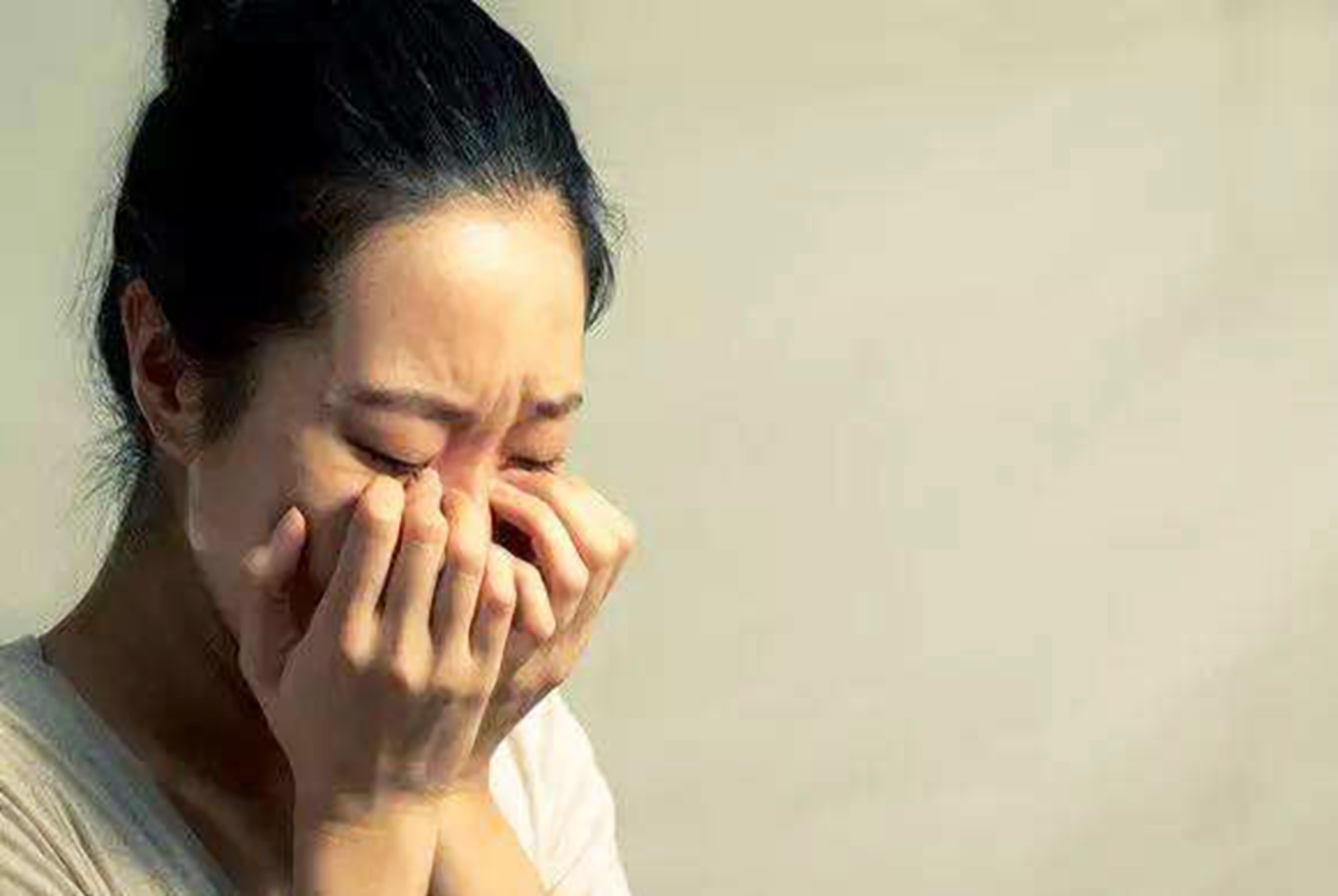 为什么坐月子期间不能流泪,为何坐月子哭对眼睛不好