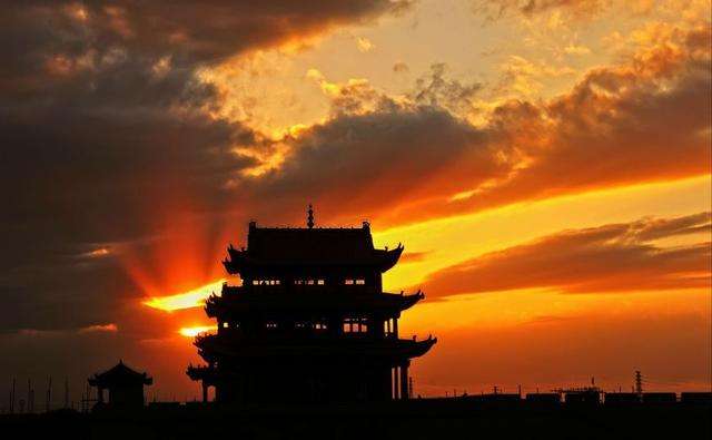 一向精明强干的老萧头这段时间都在忙什么呢？答：在玩儿cosplay