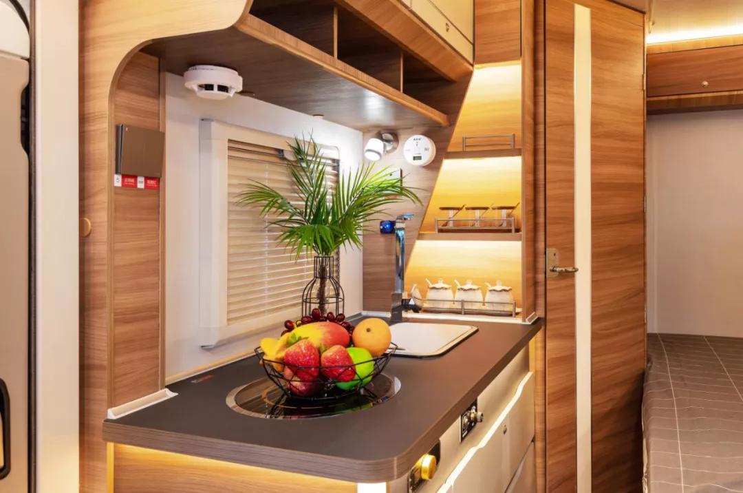 亚特y8纪念版房车,亚特纪念版y8房车价格