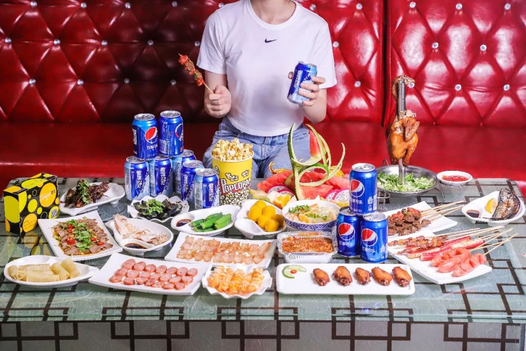 shou家自带食材的火锅店，开在KTV里，人均10+元