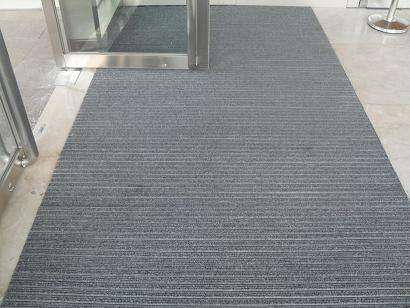 门垫积灰尘,门垫地垫脏了怎么办