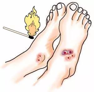 村民家中惊现2米长眼镜王蛇,近3米长眼镜王蛇出没