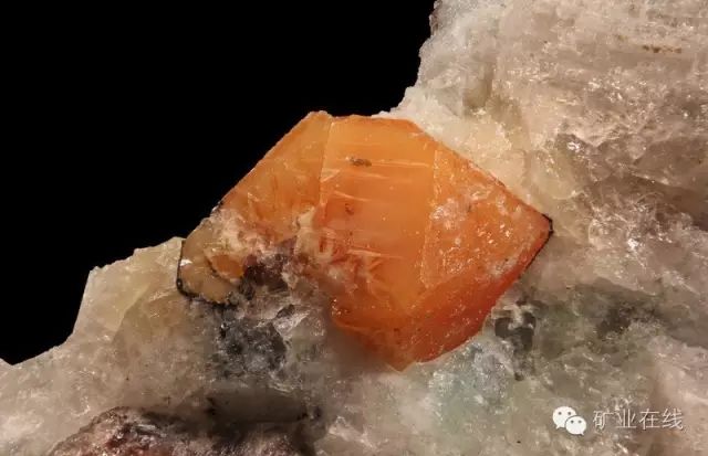 常见的矿物岩石有哪些,4种最常见于岩石里的矿物