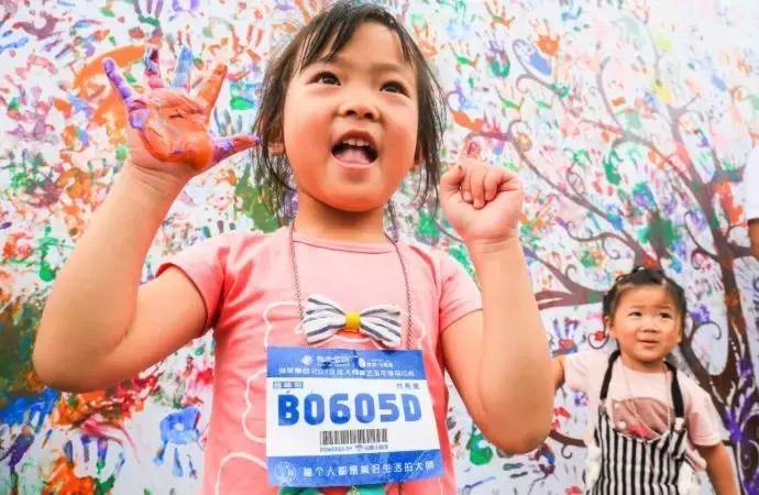 王珞丹成都活动,马拉松燃爆全城