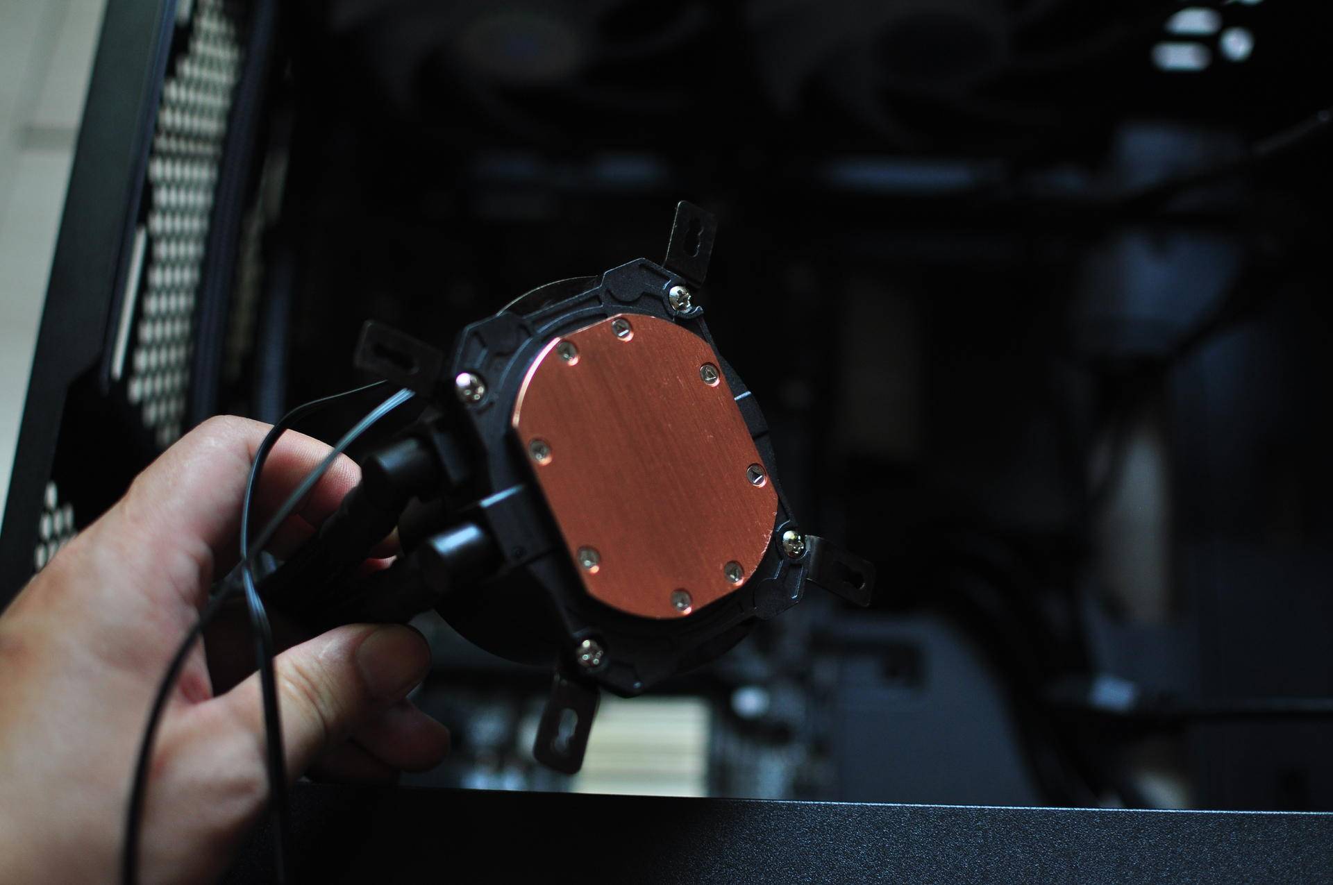 全靠图纸和客服加度娘,小白也能装电脑