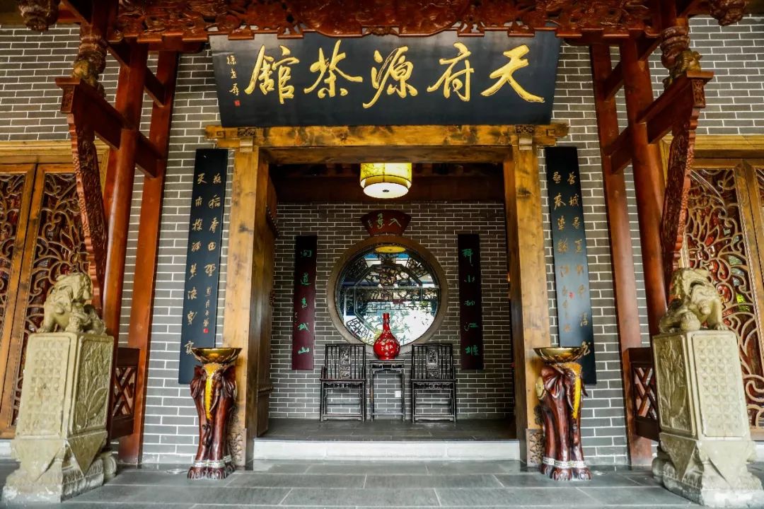 坐上公交去旅行!跟着这条101路线,带你玩遍大半个都江堰~一站一景,吃喝玩乐一网打尽!