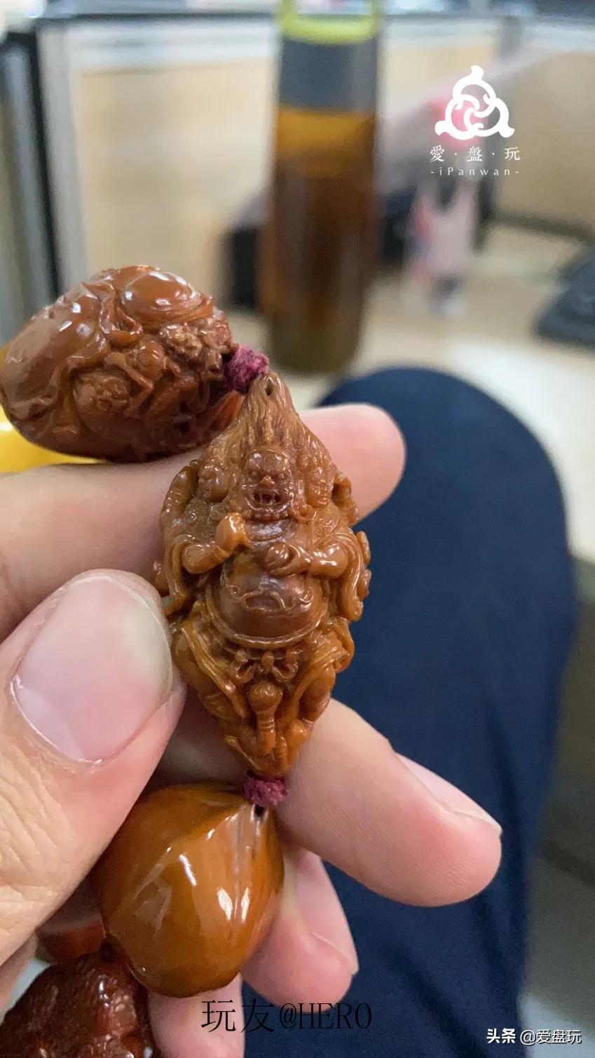 一条小金刚,他盘了720天,包浆很赞,谁说大干手不适合盘串