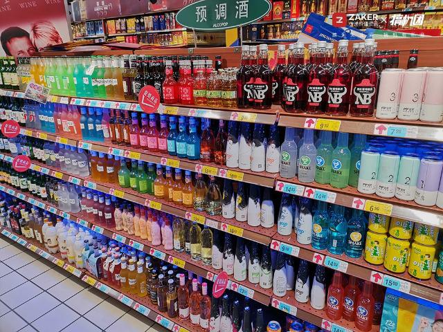 挖孔屏好用吗，相机自带8倍镜，能玩英雄联盟：荣耀V20体验