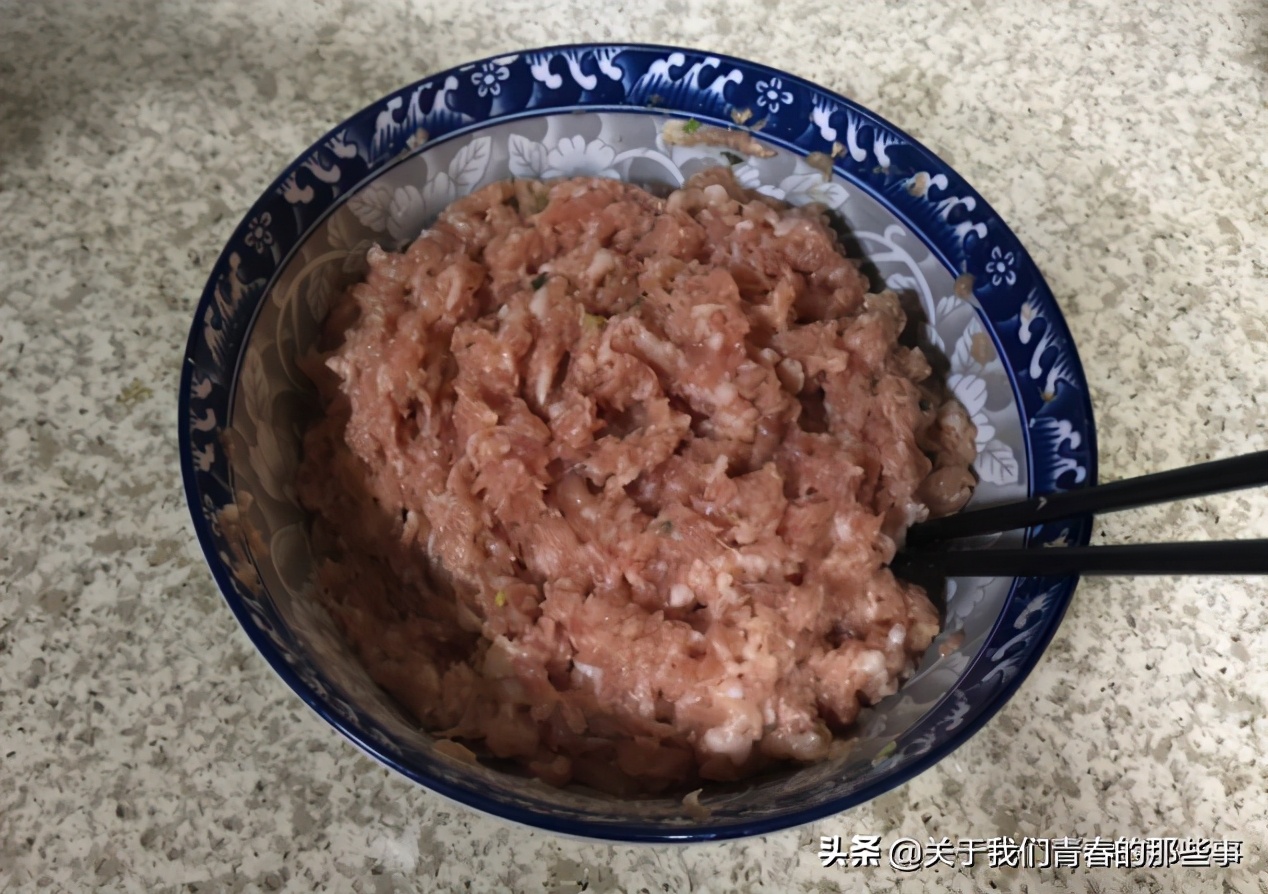 炸肉丸掌握“3加2不加”，保证外酥里嫩，满口油香，越嚼越好吃