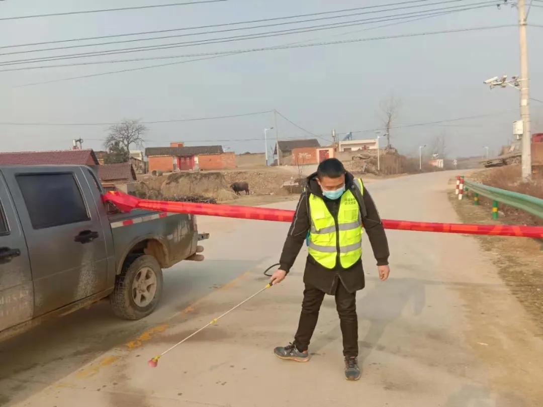 关键时刻军人冲锋陷阵,关键时刻军人最棒