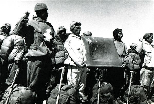 珠穆朗玛峰峰顶是属于哪个国家,珠穆朗玛峰峰顶现在是多少米