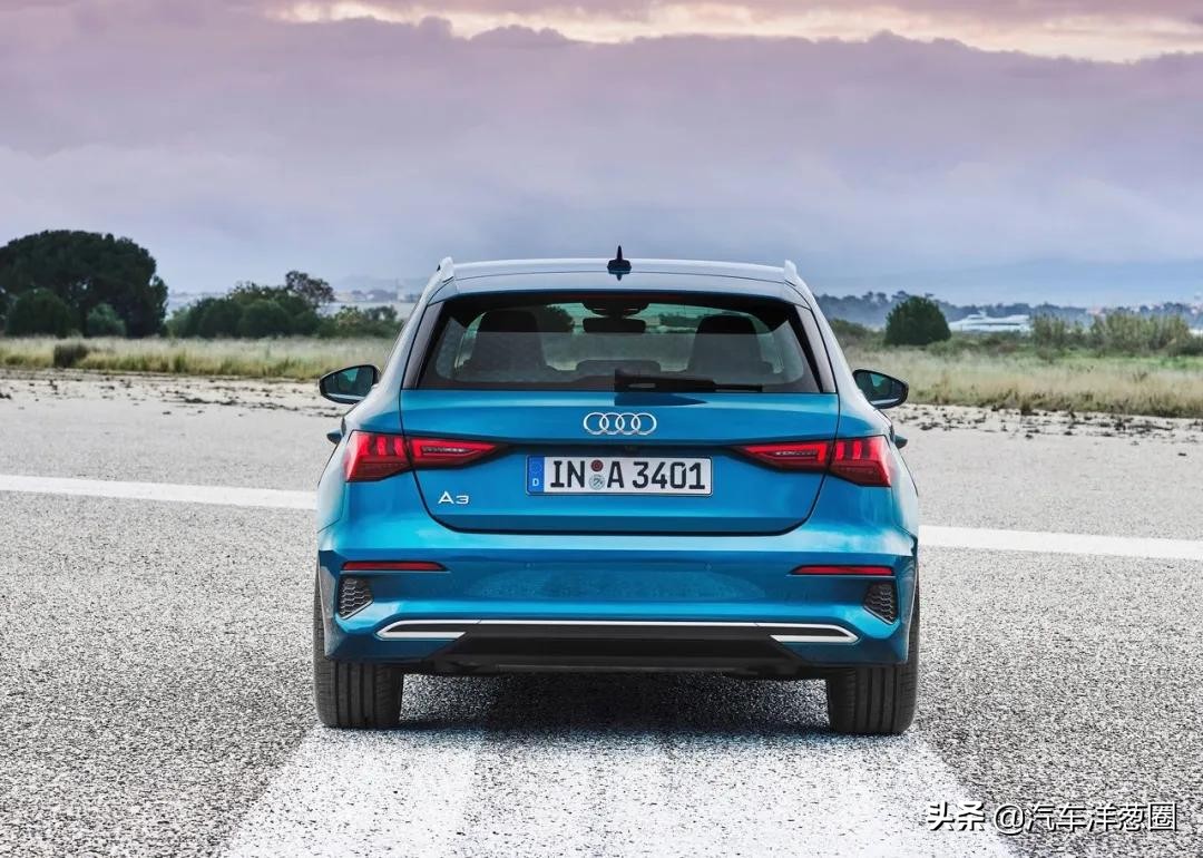 宝马换新车标了！蓝天白云帅炸，以后黑白标只代表低端宝马车主？