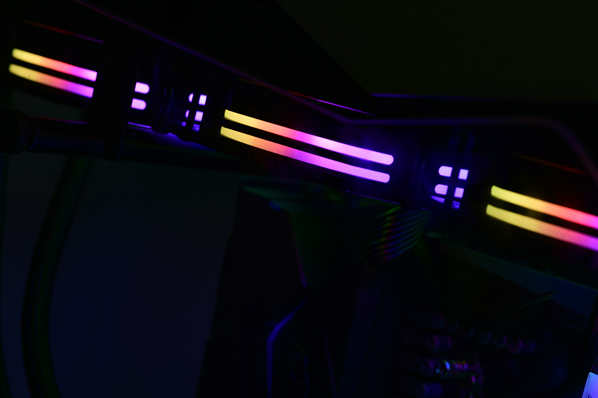 颜值与个性共舞，大水牛铁血战士异形机箱，越夜越有机