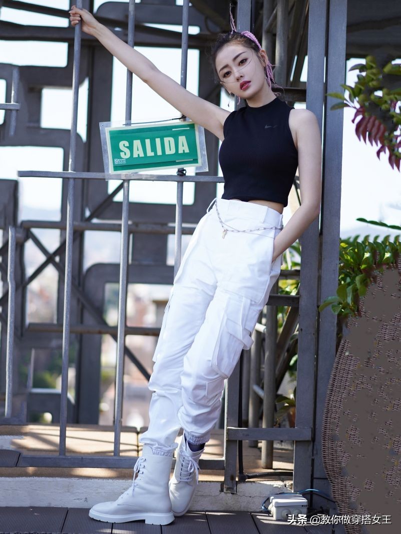 2020最潮搭配少不了这一条工装裤,初秋工装裤搭什么上衣