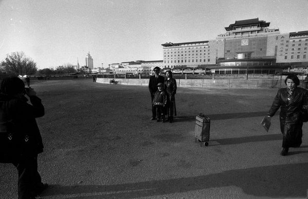 八九十年代北京老照片:北京饭店开起夜市,中关村孕育一批IT精英