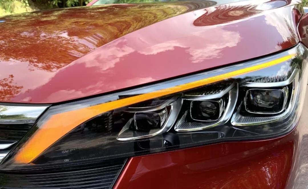 开着它劈弯，“人设”都给劈崩塌了