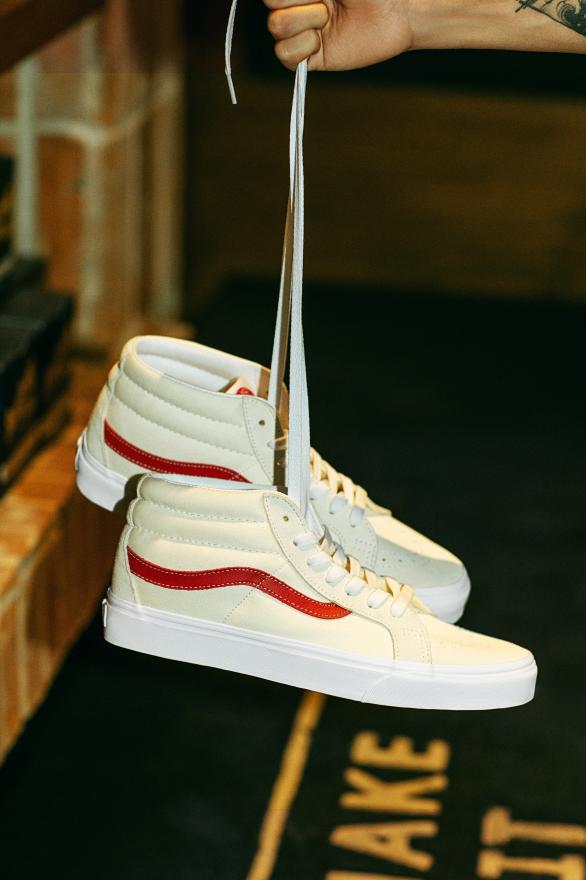 复古电动车权志龙,权志龙同款vans深蓝怎么搭配