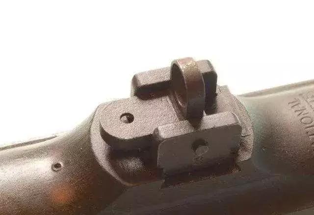 没有瞄准镜的狙击枪怎么打,瞄准器在枪上怎么能准确打中目标