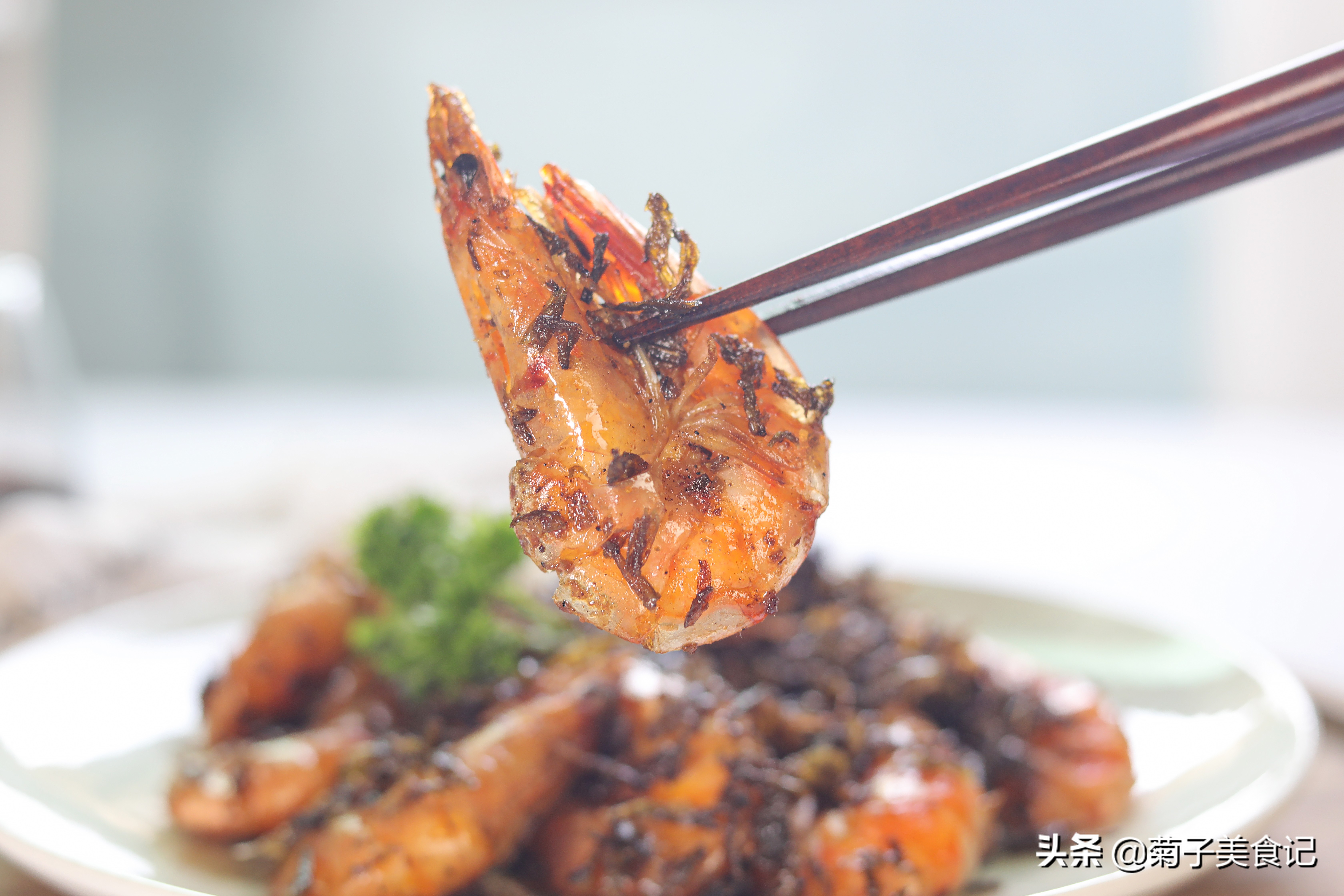 如何保存虾让它的口感不变,买过来的虾需要怎样清洗才能吃