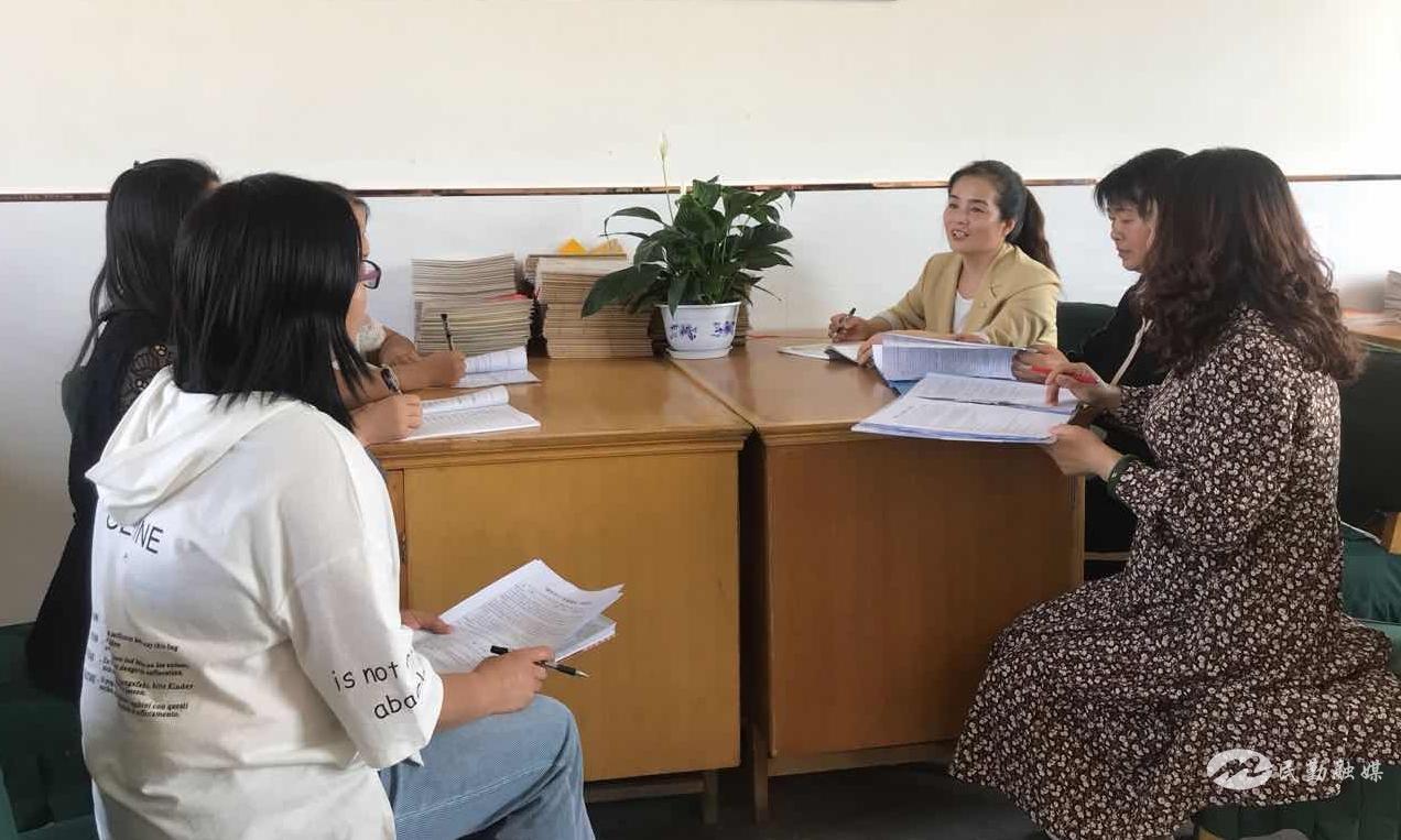 桃李不言下自成蹊——记民勤县东关小学县级“优秀班主任”王青