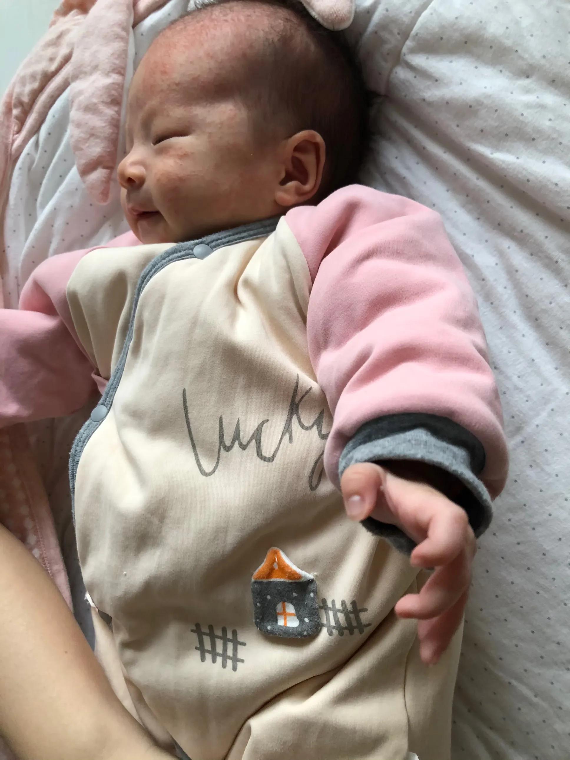 宝宝生病住院是妈妈最大的崩溃,未满月的宝宝一直哭