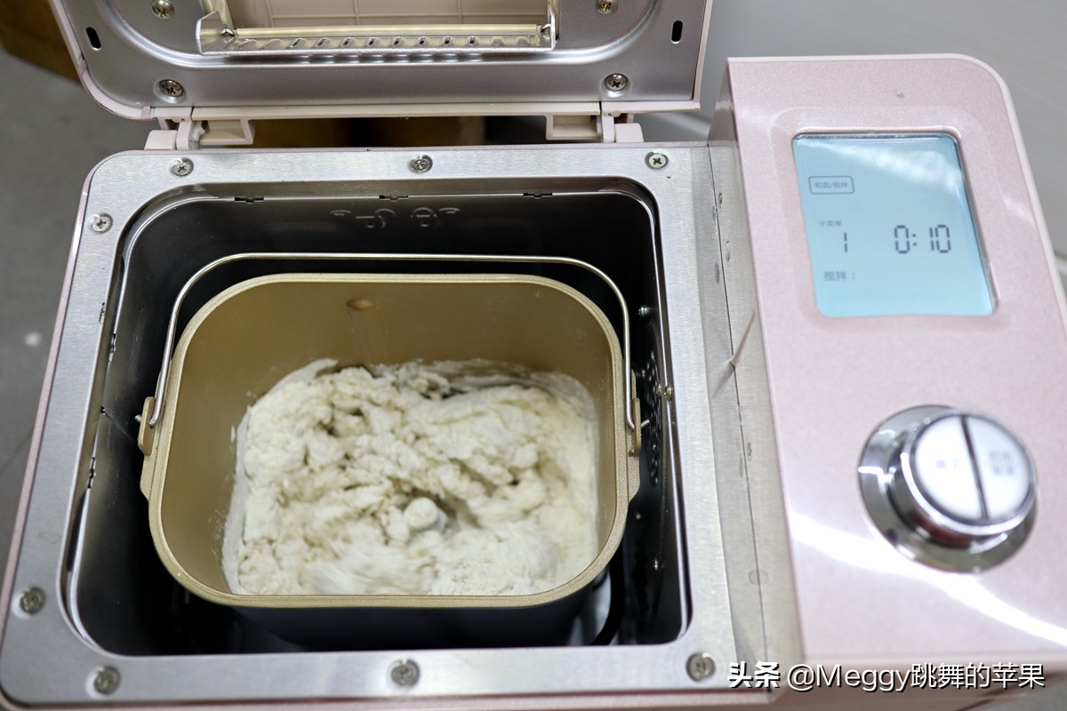 用面包机做烫面吐司,用面包机的一键吐司做完美早餐