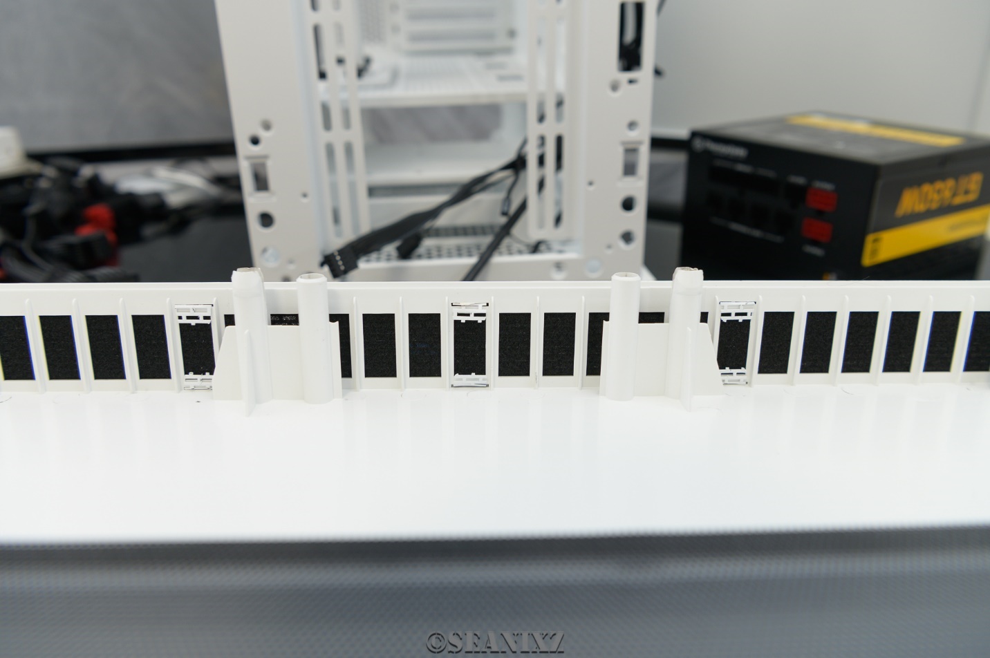 全能千元级机电套装：TT挑战者H6+GT650金牌全模组电源