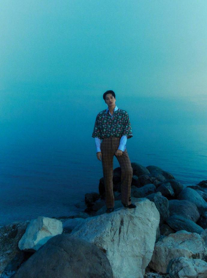 exo金钟仁的红西装图片大全,exo金钟仁品牌穿搭杂志拍摄