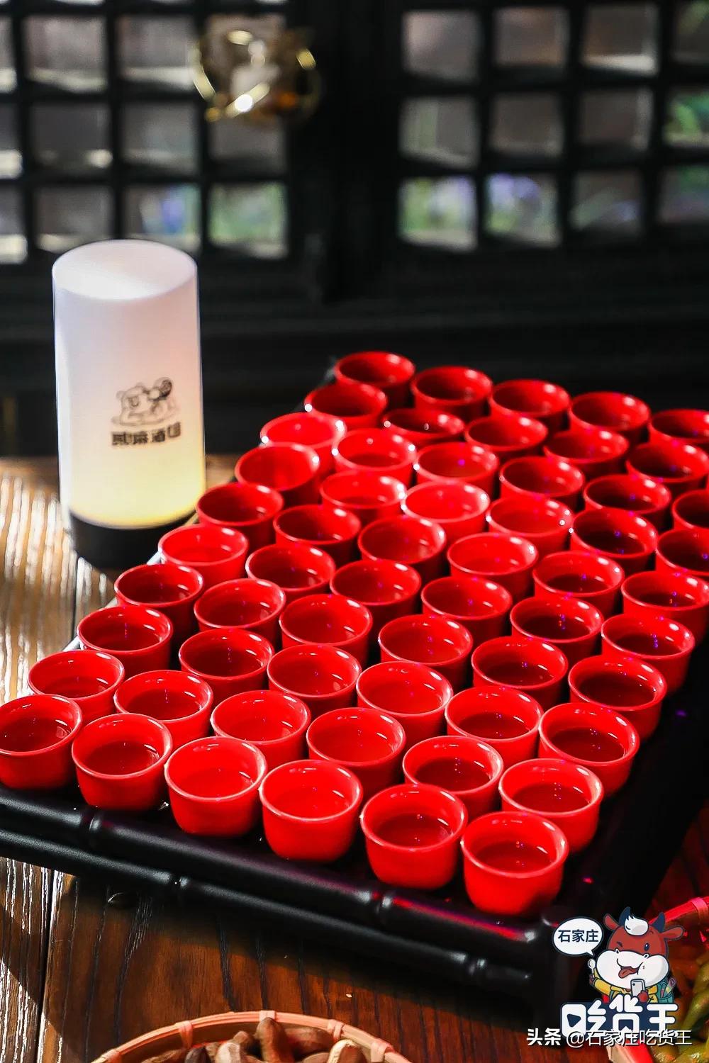 成都贰麻酒馆点啥酒,成都爆火的贰麻酒馆携手泸州老窖