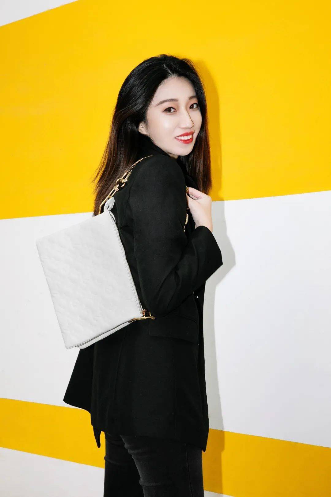 LV新手袋一出，女明星们集体撞包