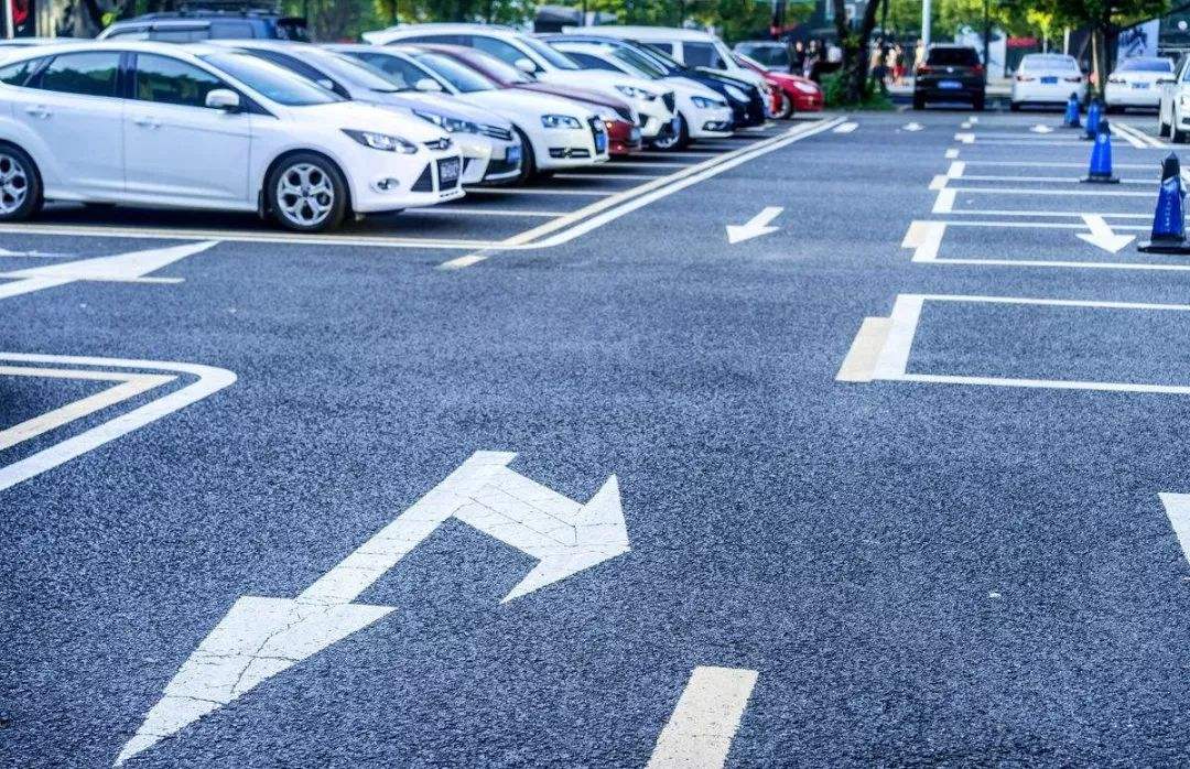 车子停路边被刮了找不到人怎么办,车停在路边被刮了正确处理方法