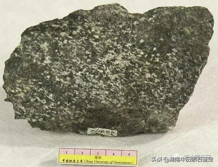 月球陨石与地球矿石的区别,月球陨石和矿石有什么区别