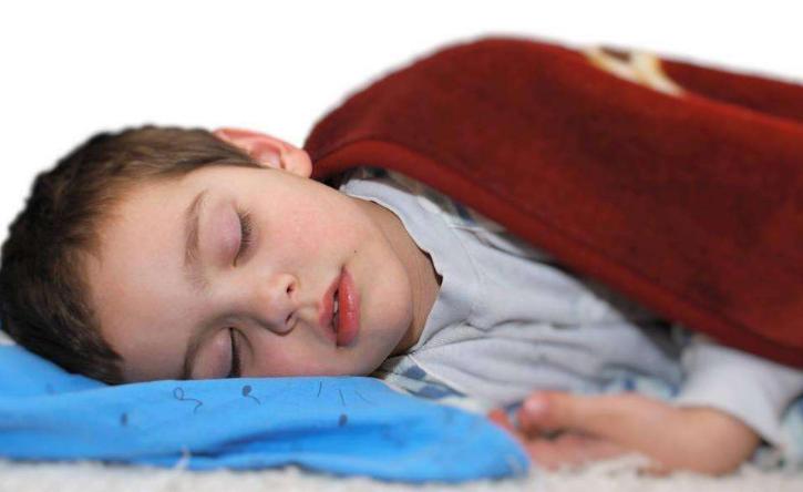 宝宝睡不睡枕头,婴儿过早用枕头会导致窒息吗