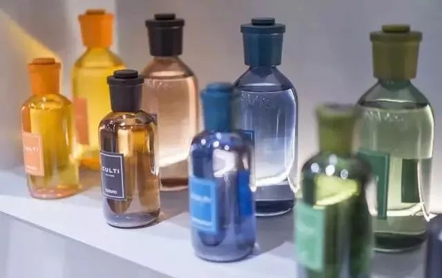 地素razzle深圳男装,地素时尚入股运动潮牌