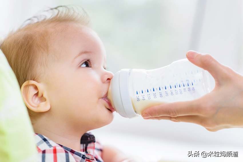 什么时候戒睡前奶,什么时候戒夜奶